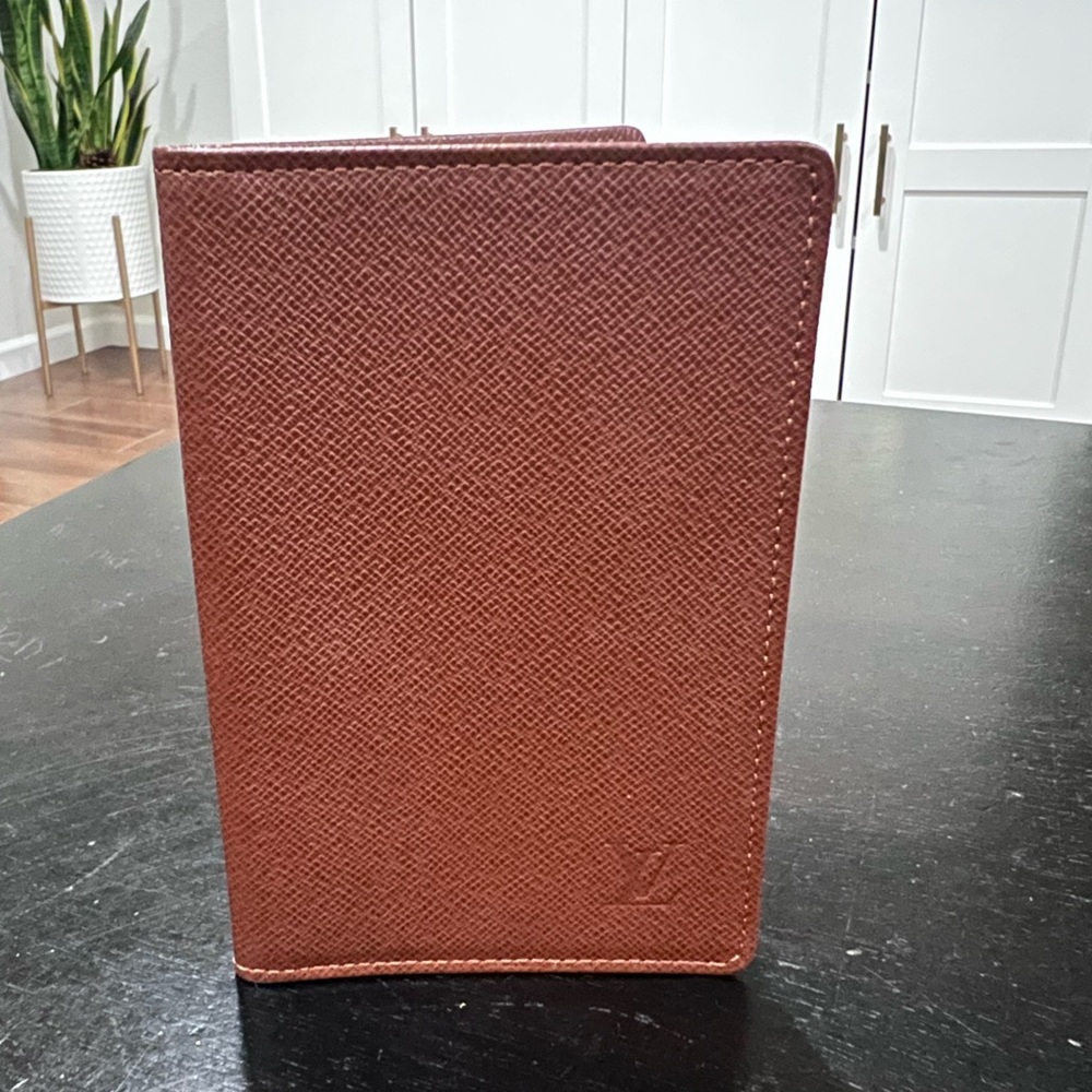Beautiful authentic LV Passport Cover Taiga Cover